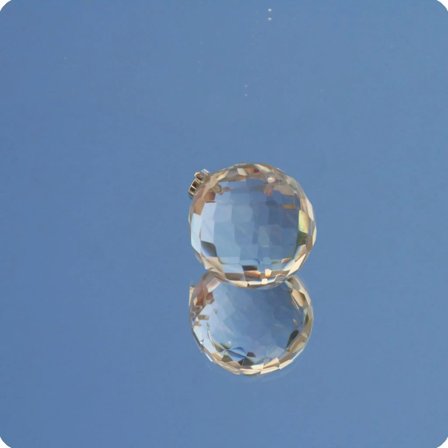 Facettierter Bergkristall - Kugelform