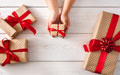<font color=#ce0120><b>Geschenkewelt</b></font>